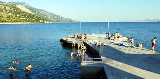 Nedjeljni kupači na Gradskoj plaži/Snimio Ivan Miletić                                                                                                                                                                                                    